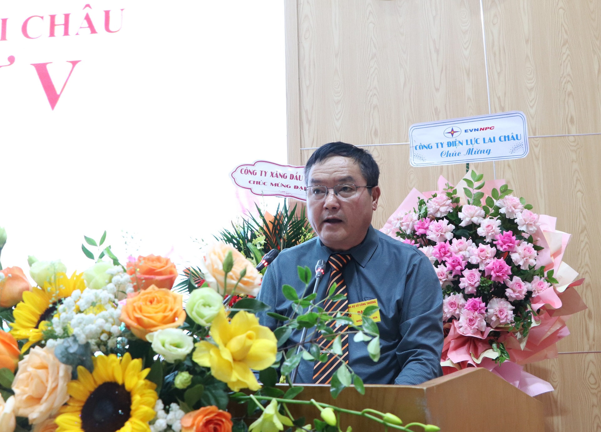 Đồng chí Giàng A Tính - Ủy viên Ban Thường vụ Tỉnh ủy, Phó Chủ tịch UBND tỉnh phát biểu chỉ đạo tại Đại hội.