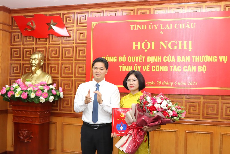Công bố quyết định bổ nhiệm Chánh Văn phòng Tỉnh ủy