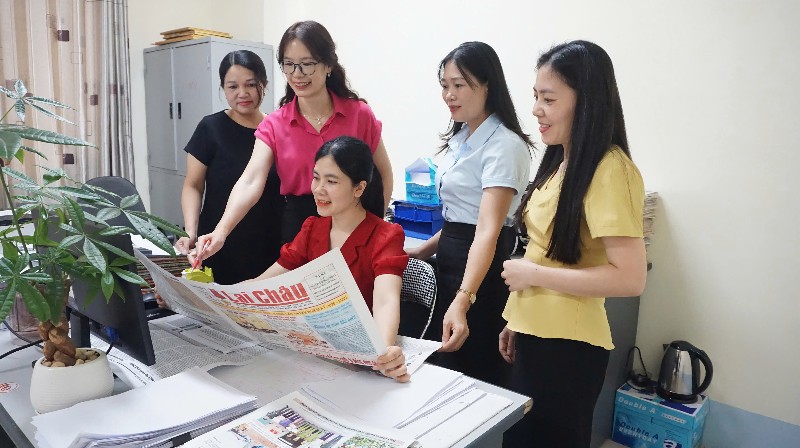 Chuyện chưa kể phía sau trang báo