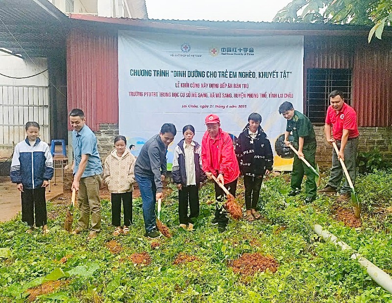Lễ khởi công xây dựng bếp ăn bán trú Trường phổ thông dân tộc bán trú Trung học cơ sở Mù Sang