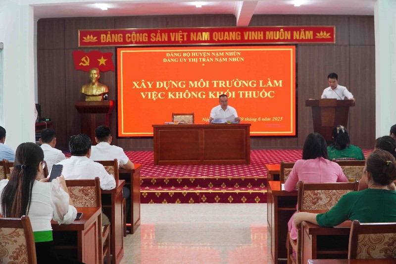 Thị trấn Nậm Nhùn: Xây dựng môi trường làm việc không khói thuốc