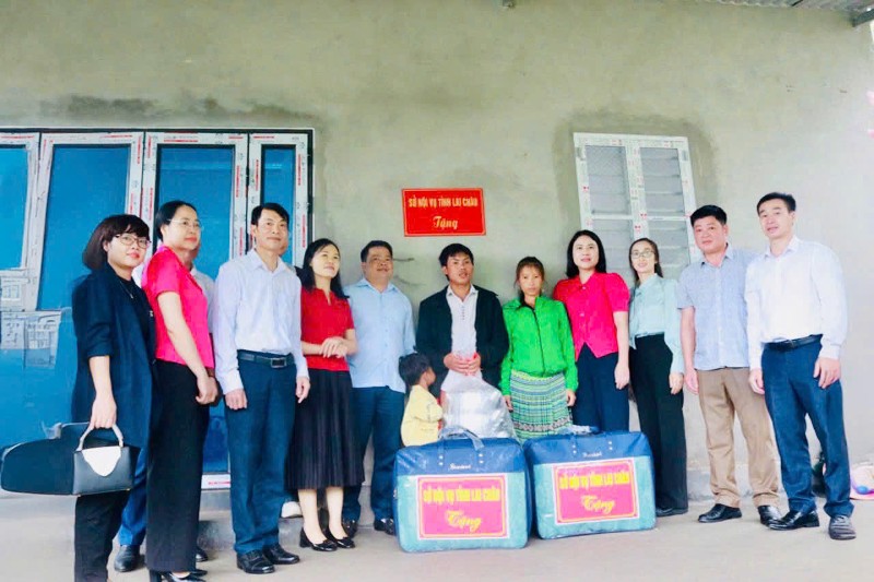 Khánh thành và bàn giao nhà cho hộ có hoàn cảnh đặc biệt khó khăn