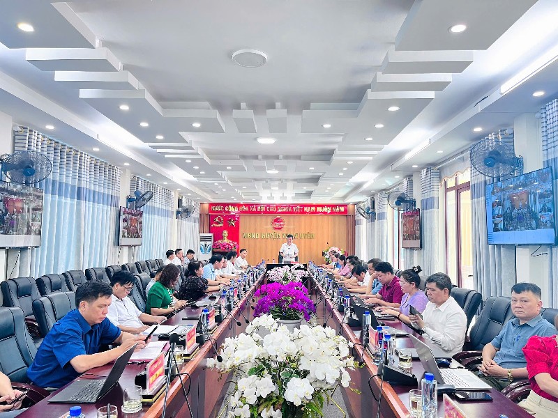 Phiên họp thường kỳ UBND huyện Than Uyên tháng 6