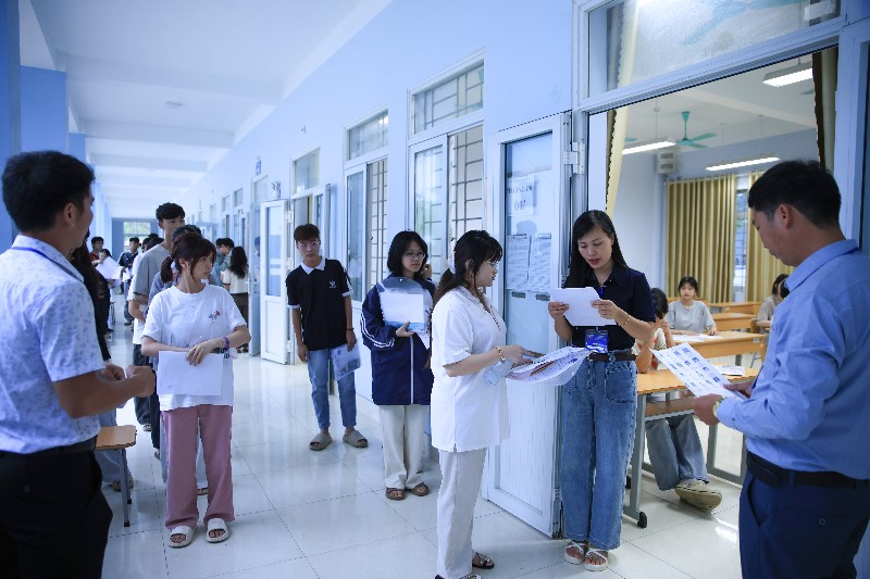 Ngày thi thứ hai Kỳ thi tốt nghiệp THPT năm 2025 diễn ra an toàn, nghiêm túc