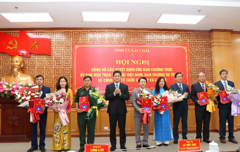 Công bố các quyết định của Ban Thường trực Uỷ ban Mặt trận Tổ quốc, Ban Thường vụ Tỉnh ủy về công tác tổ chức bộ máy và cán bộ