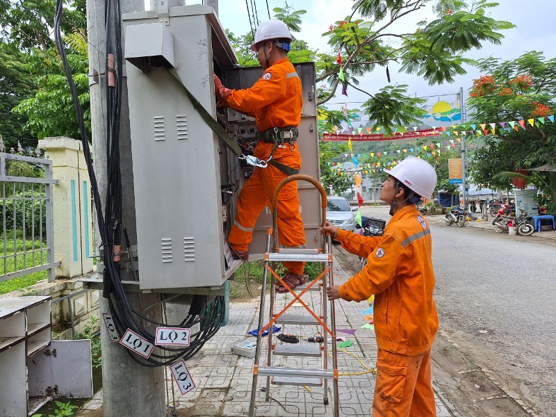 Đảm bảo an toàn hệ thống lưới điện trong mùa mưa