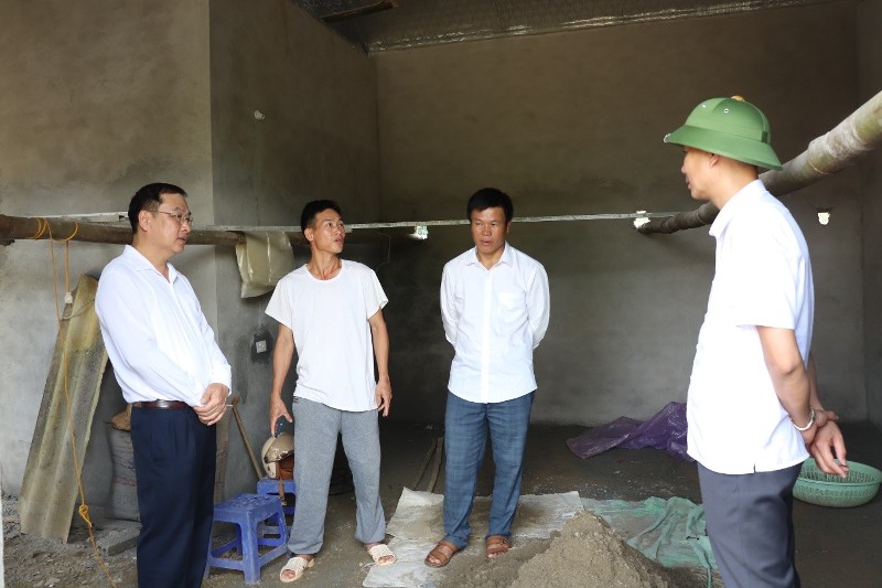 Kiểm tra tiến độ xóa nhà tạm, nhà dột nát