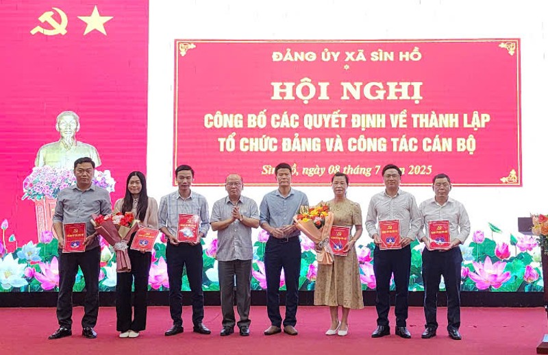 Công bố các quyết định về thành lập tổ chức Đảng và công tác cán bộ