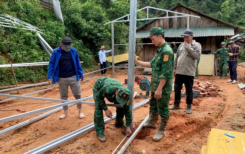 Góp sức tạo nên những mái ấm “3 cứng”