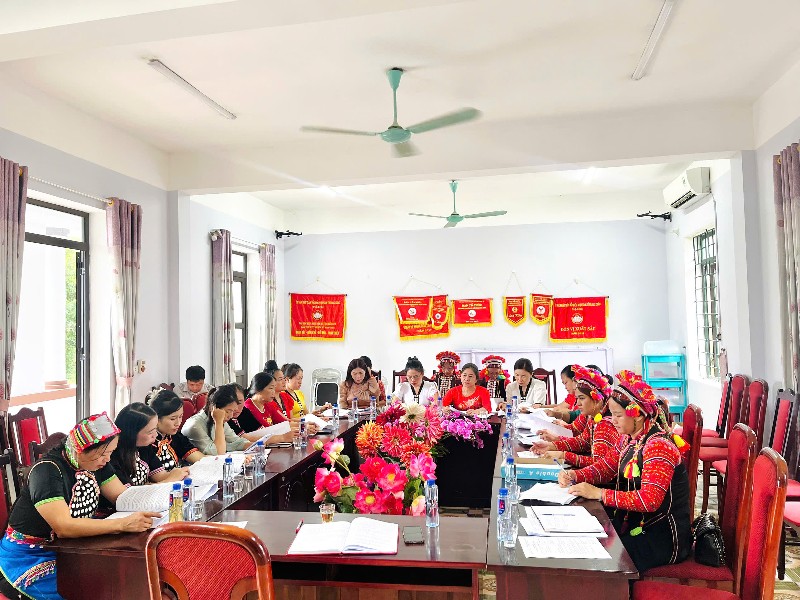 Ban Chấp hành Hội Liên hiệp Phụ nữ xã Bum Tở: Phiên họp thứ nhất