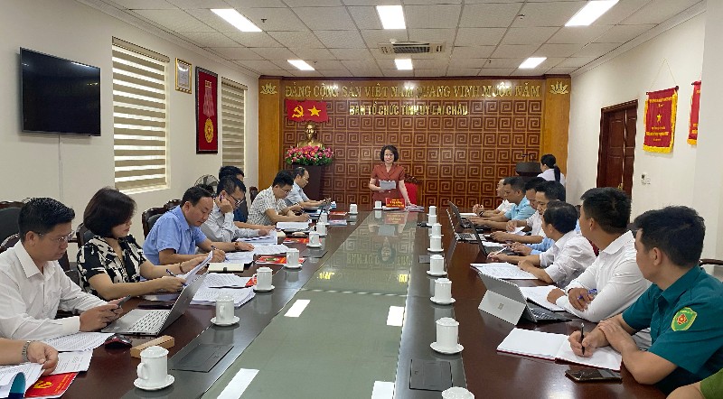 Duyệt Văn kiện Đại hội Đảng bộ các xã Khoen On, Than Uyên