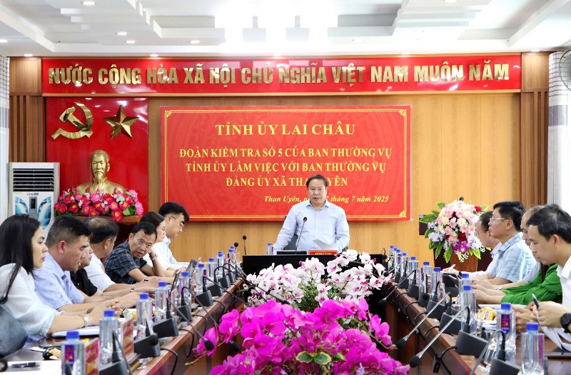 Đoàn kiểm tra số 5 của Ban Thường vụ Tỉnh ủy làm việc với Ban Thường vụ Đảng ủy xã Than Uyên