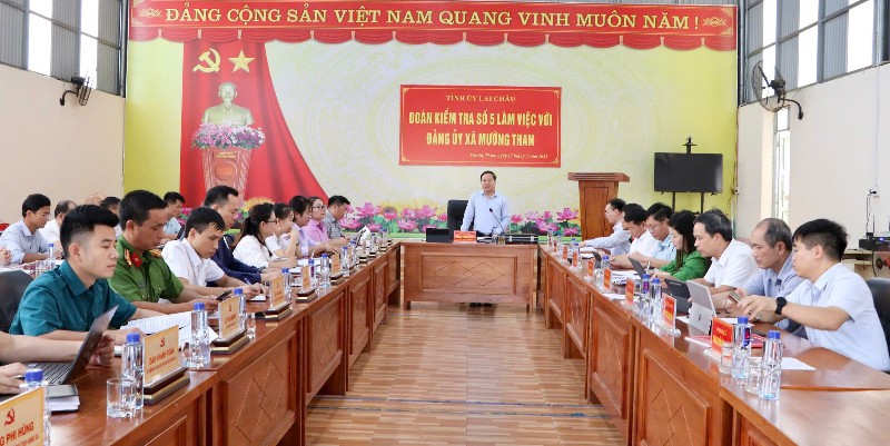Phó Chủ tịch Thường trực UBND tỉnh Tống Thanh Hải kiểm tra tình hình hoạt động theo mô hình chính quyền địa phương 2 cấp ở xã Mường Than