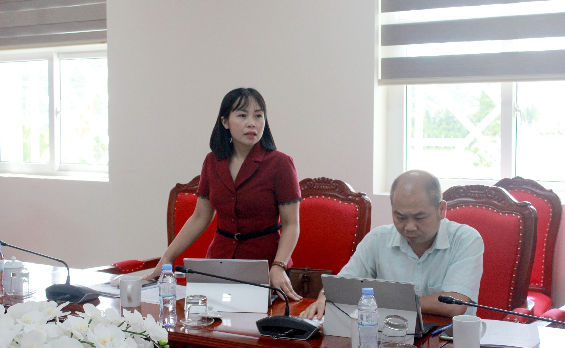Lãnh đạo Báo và Phát thanh - Truyền hình tỉnh phát biểu tại buổi họp báo.