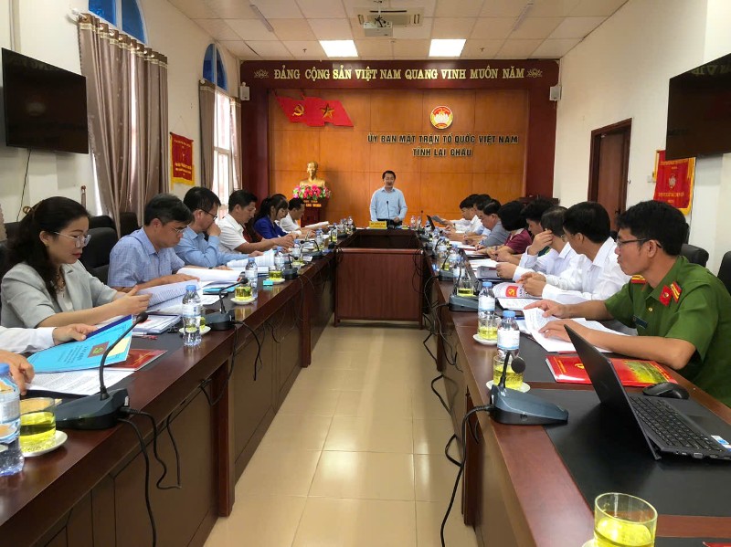 Duyệt văn kiện Đại hội Đảng bộ các xã: Tân Uyên, Mường Khoa