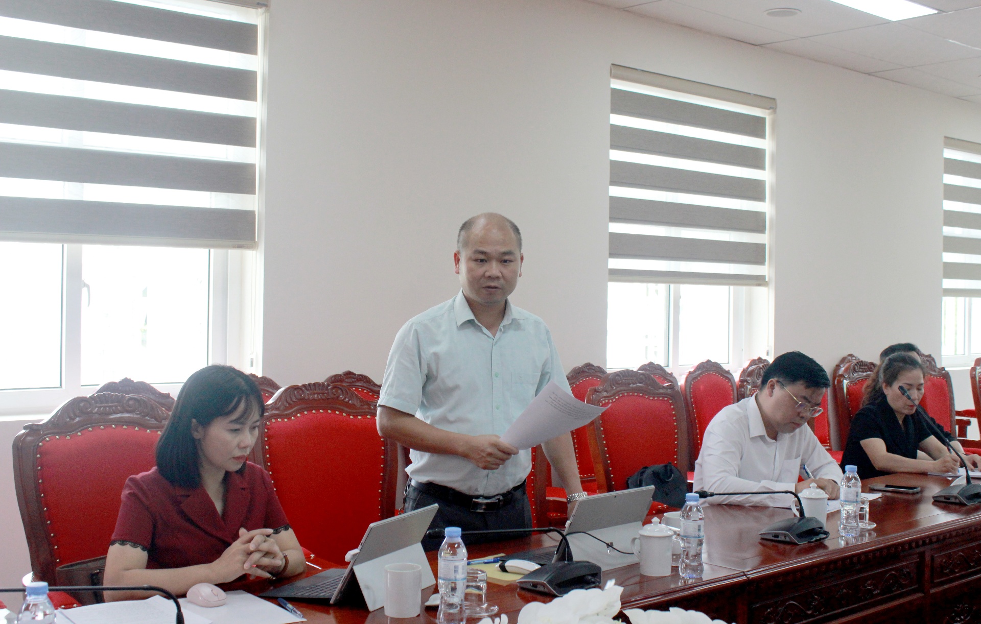 Lãnh đạo Báo và Phát thanh - Truyền hình tỉnh phát biểu tại buổi họp báo.