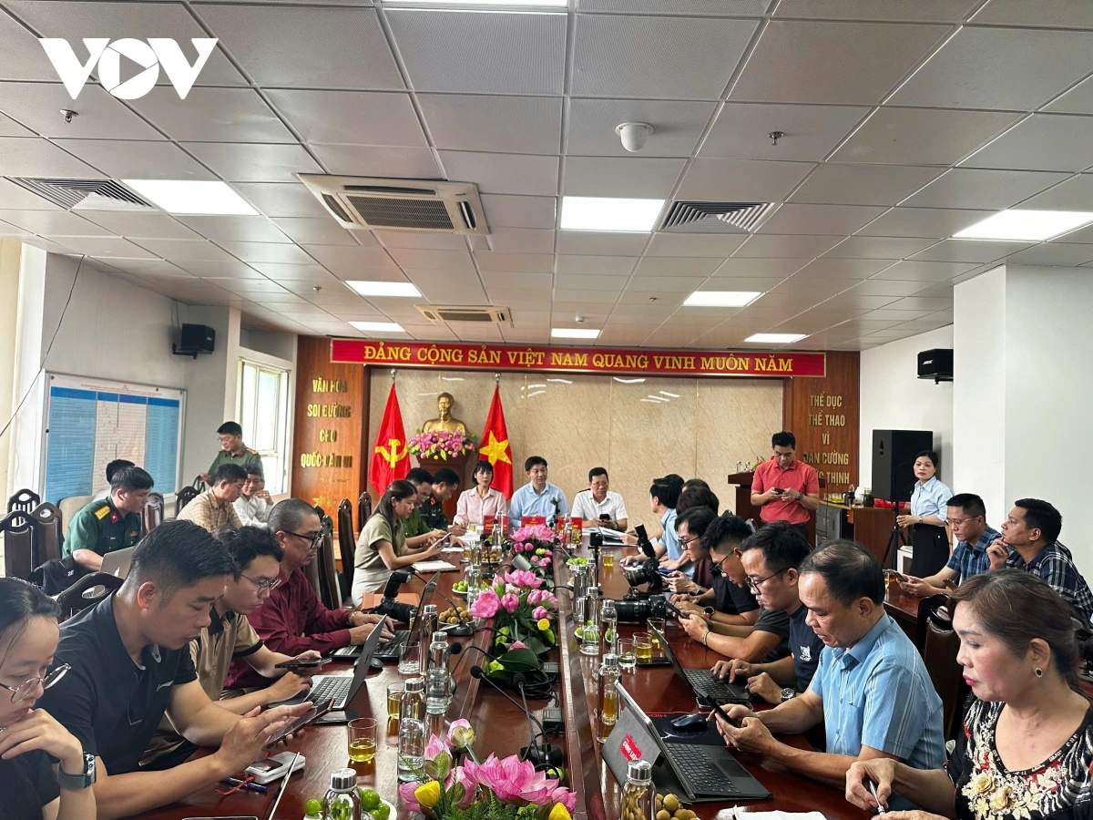 Vụ lật tàu trên Vịnh Hạ Long: 35 nạn nhân đã được bàn giao, tiếp tục tìm kiếm người mất tích