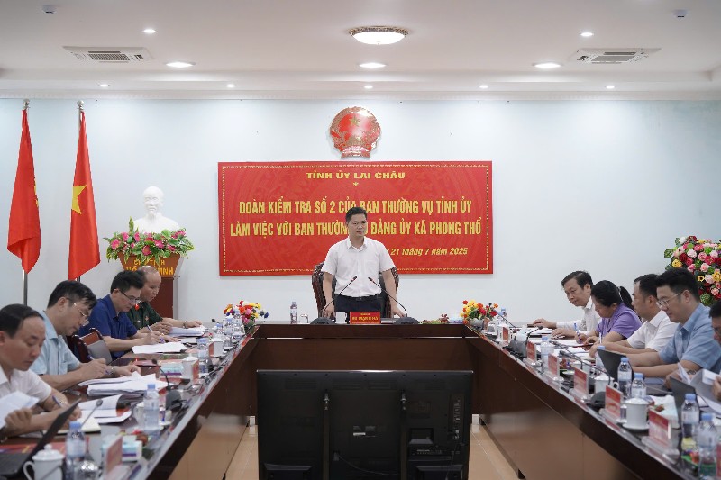 Đoàn Kiểm tra số 2 của Ban Thường vụ Tỉnh ủy làm việc với Ban Thường vụ Đảng ủy xã Phong Thổ