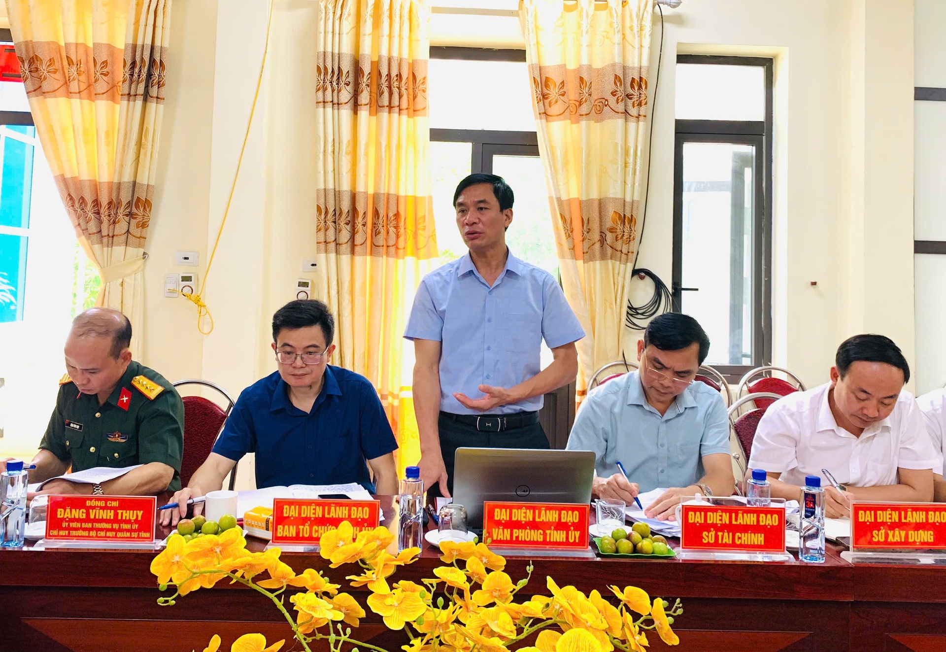 Lãnh đạo Văn phòng Tỉnh ủy phát biểu tại buổi làm việc.