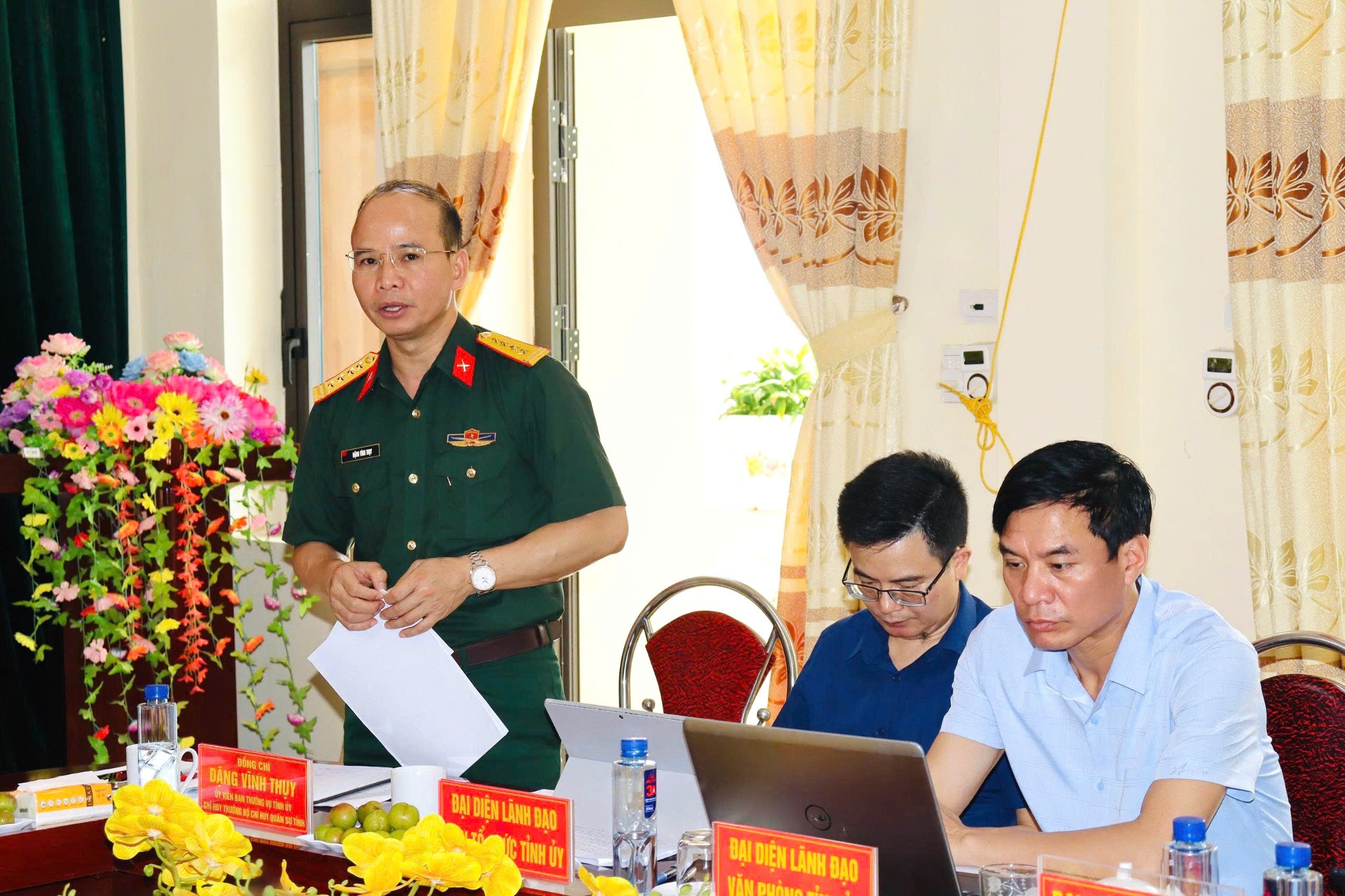 Đồng chí Đặng Vĩnh Thụy, Ủy viên Ban thường vụ Tỉnh ủy, Chỉ huy trưởng Bộ Chỉ huy Quân sự tỉnh phát biểu tại buổi làm việc.