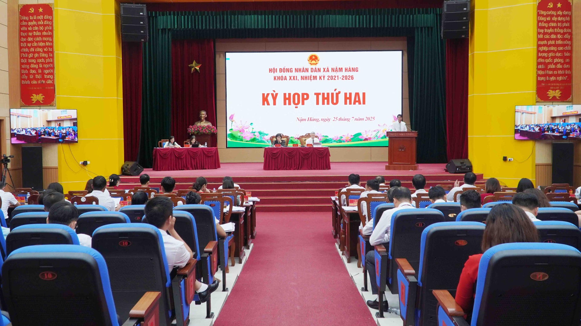 Quang cảnh kỳ họp.