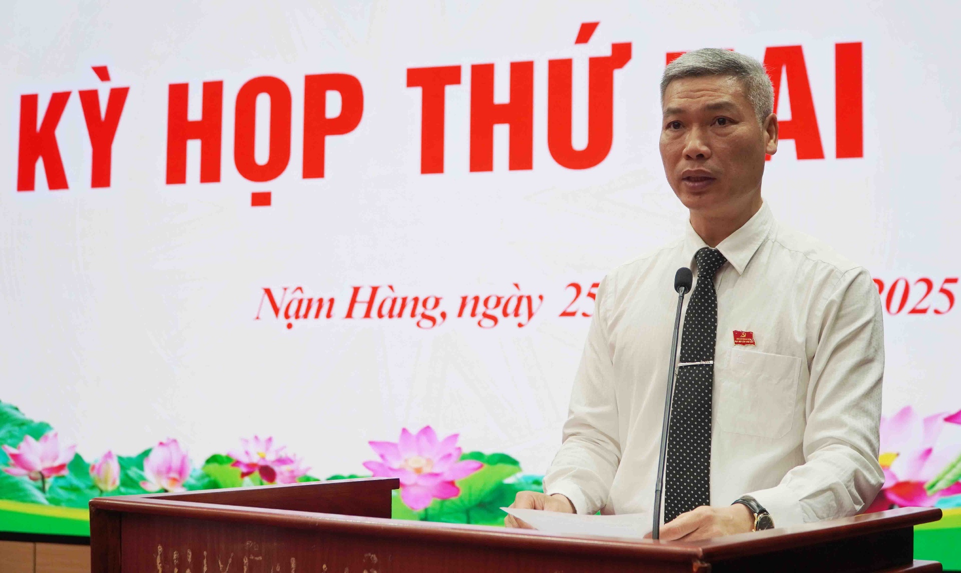 Đồng chí Hà Văn Sơn – Bí thư Đảng uỷ, Chủ tịch HĐND xã phát biểu bế mạc kỳ họp.