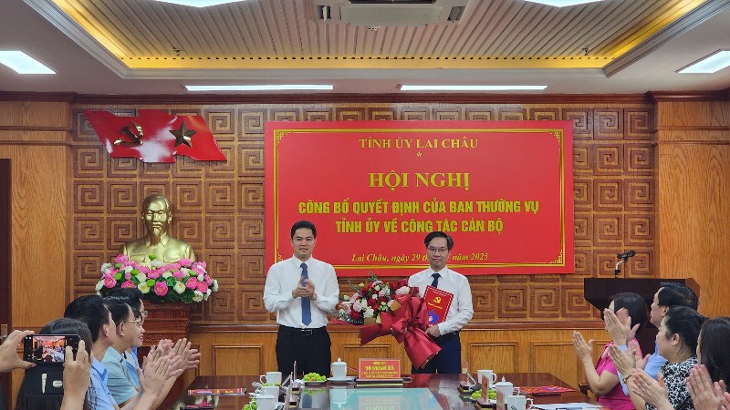 Công bố quyết định của Ban Thường vụ Tỉnh ủy về công tác cán bộ