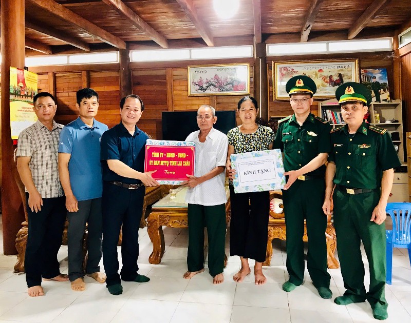 Hành quân dã ngoại làm công tác dân vận