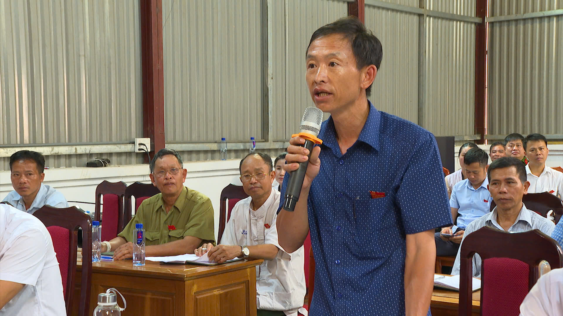 Đại biểu phát biểu ý kiến tại kỳ họp thứ hai HĐND xã Lê Lợi khóa XXI, nhiệm kỳ 2021-2026.