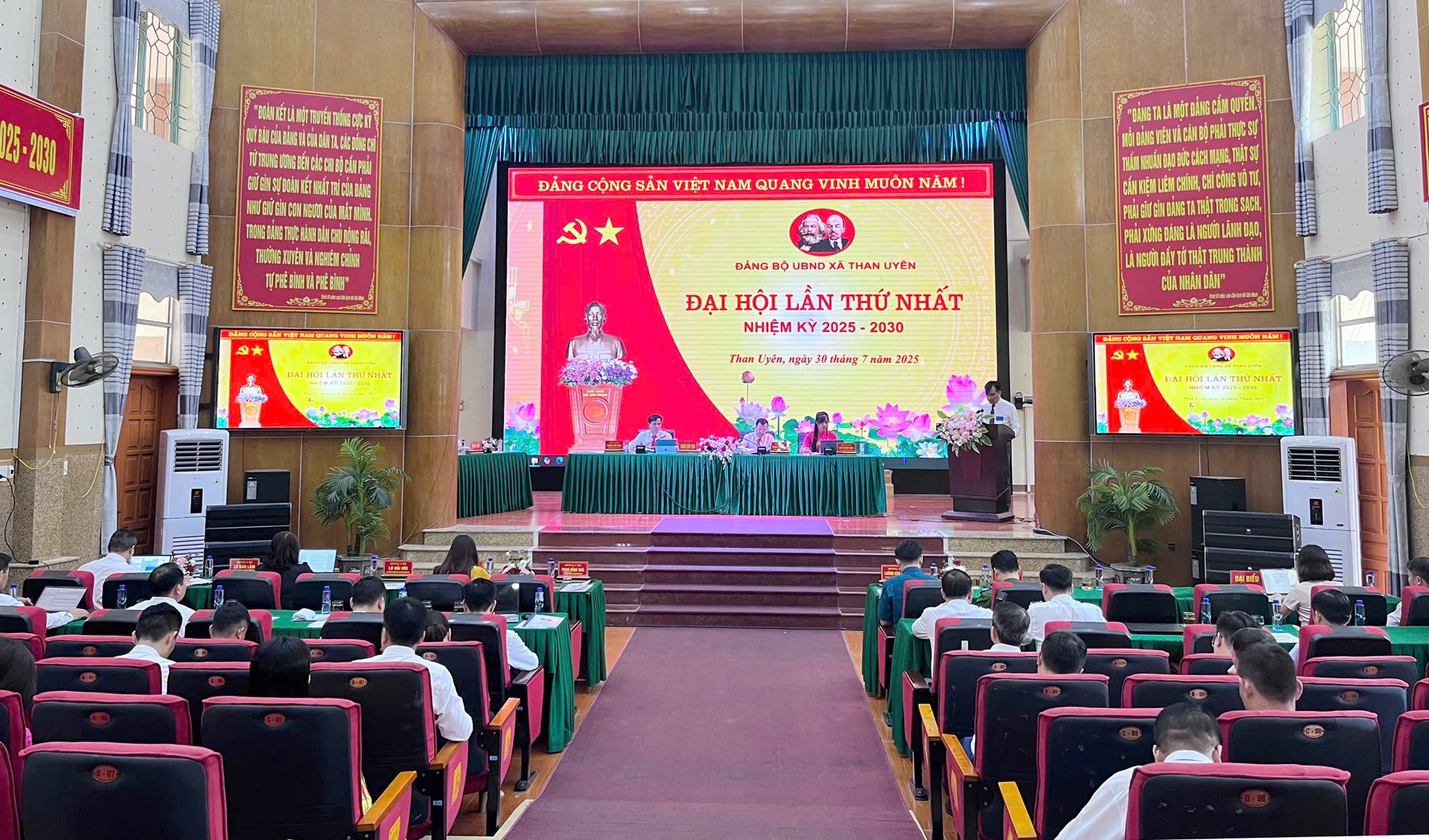 Quang cảnh đại hội. 