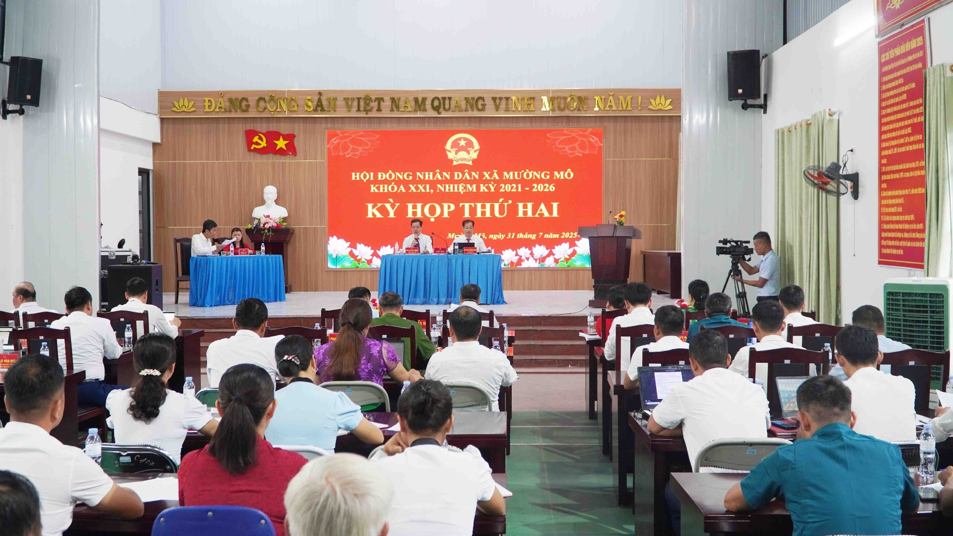 Quang cảnh chức kỳ họp thứ hai, HĐND xã Mường Mô nhiệm kỳ 2021 – 2026.