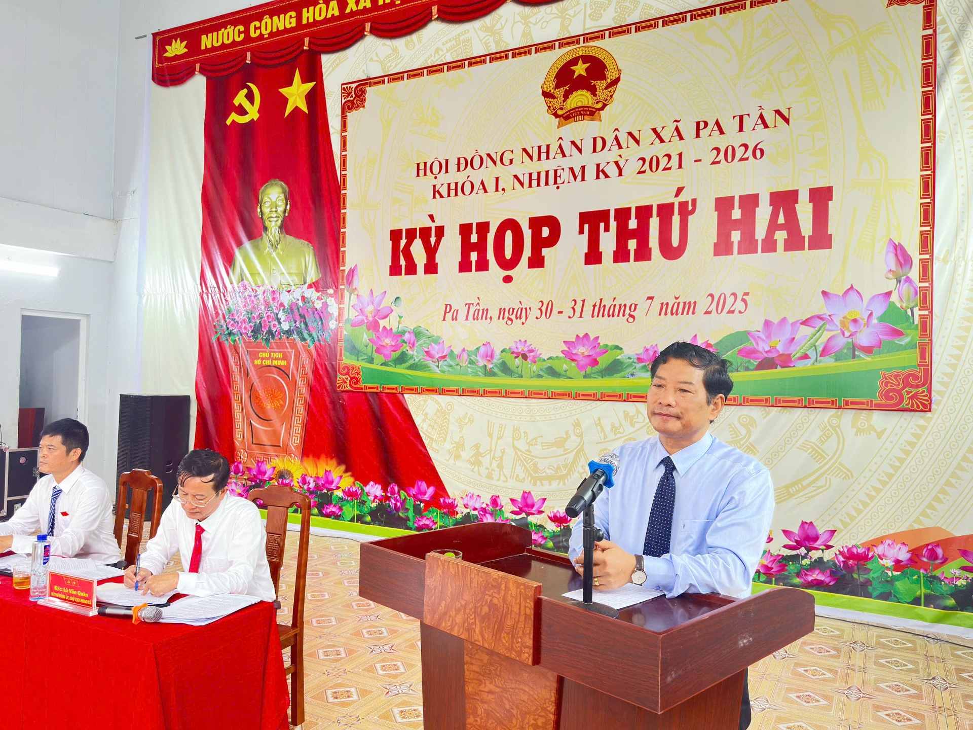 Đồng chí Chu Lê Chinh – Uỷ viên Ban Thường vụ, Phó chủ tịch HĐND tỉnh phát biểu tại kỳ họp.