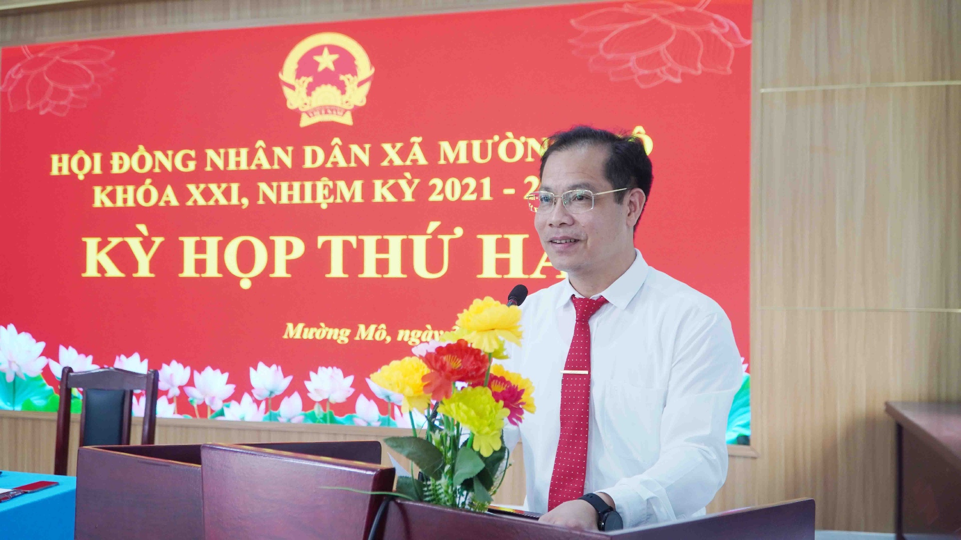 Đồng chí Phạm Thanh Quang – Bí thư Đảng uỷ, Chủ tịch HĐND xã phát biểu tại kỳ họp. 
