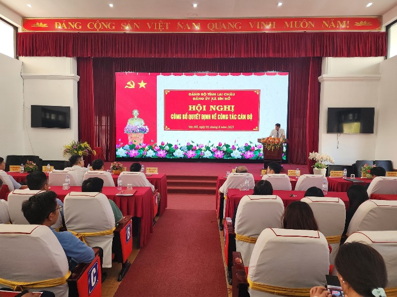 Công bố quyết định về công tác cán bộ