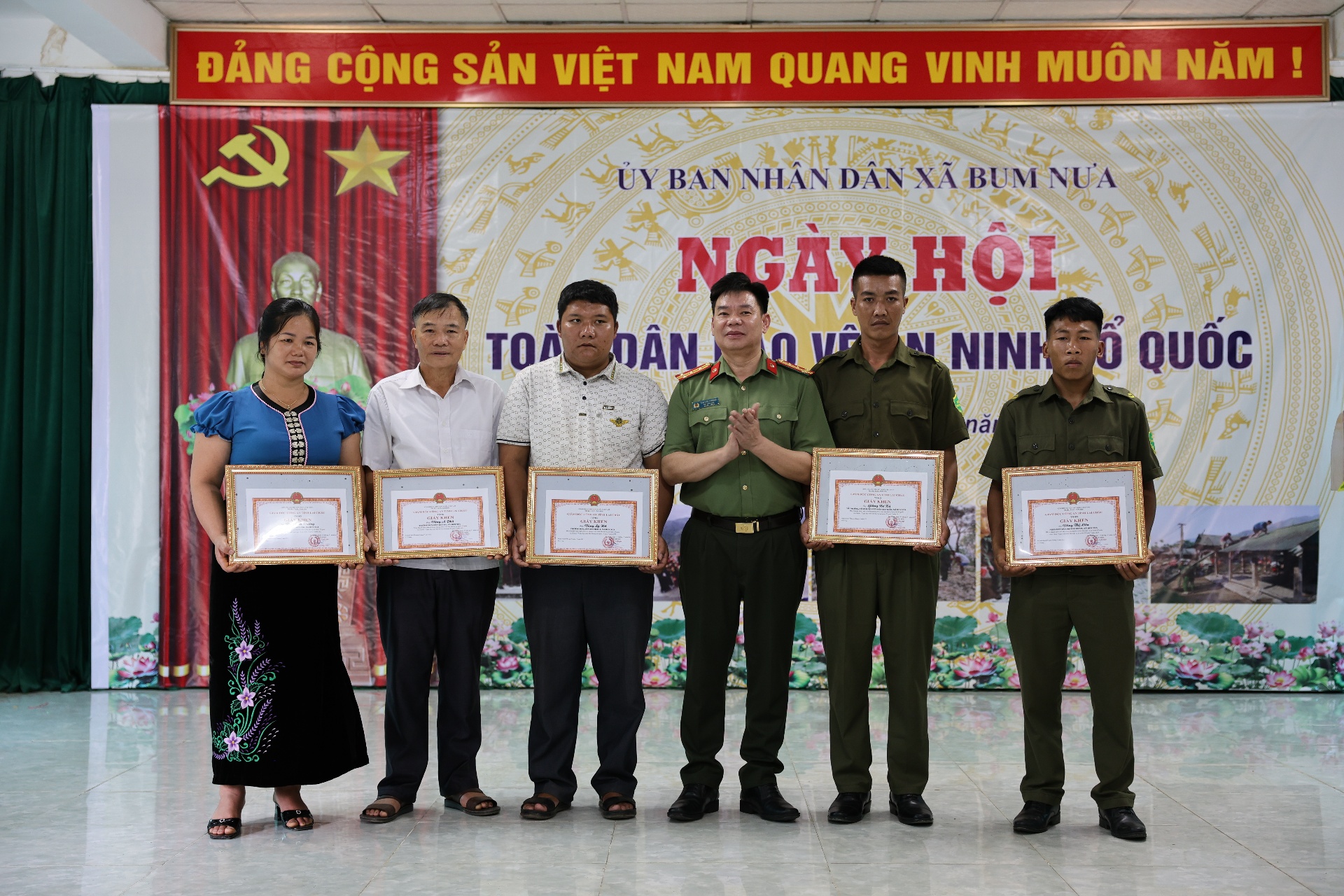 khen thưởng 