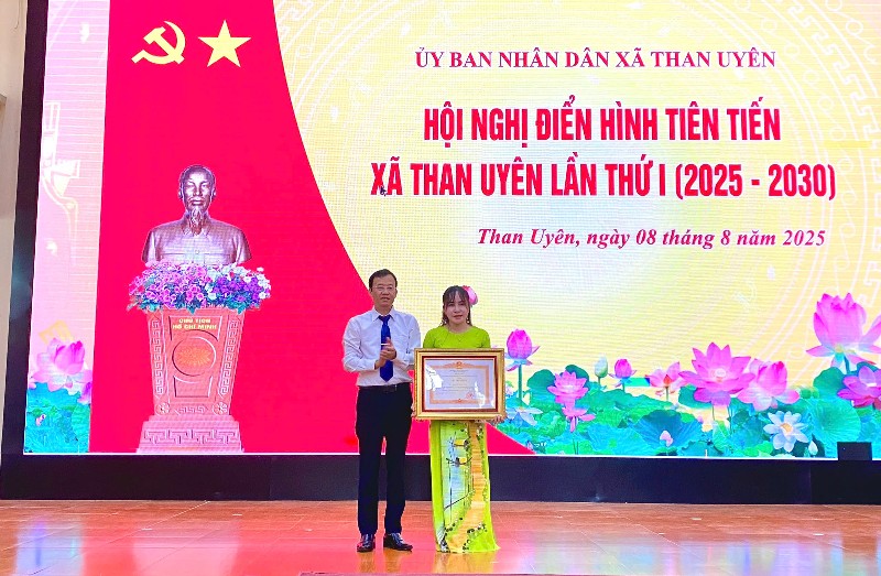 Xã Than Uyên tổ chức hội nghị điển hình tiên tiến lần thứ nhất
