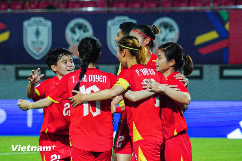"Hủy diệt" Indonesia 7-0, Đội tuyển Nữ Việt Nam tiến vào bán kết AFF Cup 2025