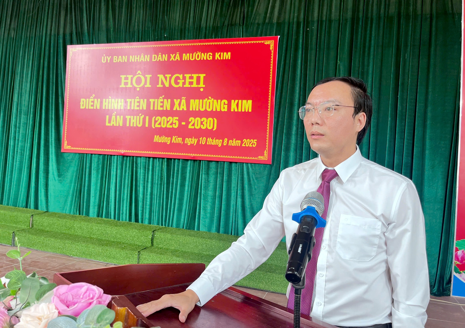 Đồng chí Đoàn Văn Đạt - Phó Bí thư Thường trực Đảng ủy xã Mường Kim phát biểu tại hội nghị.