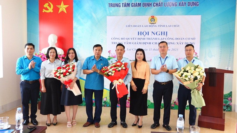 Liên đoàn Lao động tỉnh: Công bố quyết định thành lập 2 công đoàn cơ sở