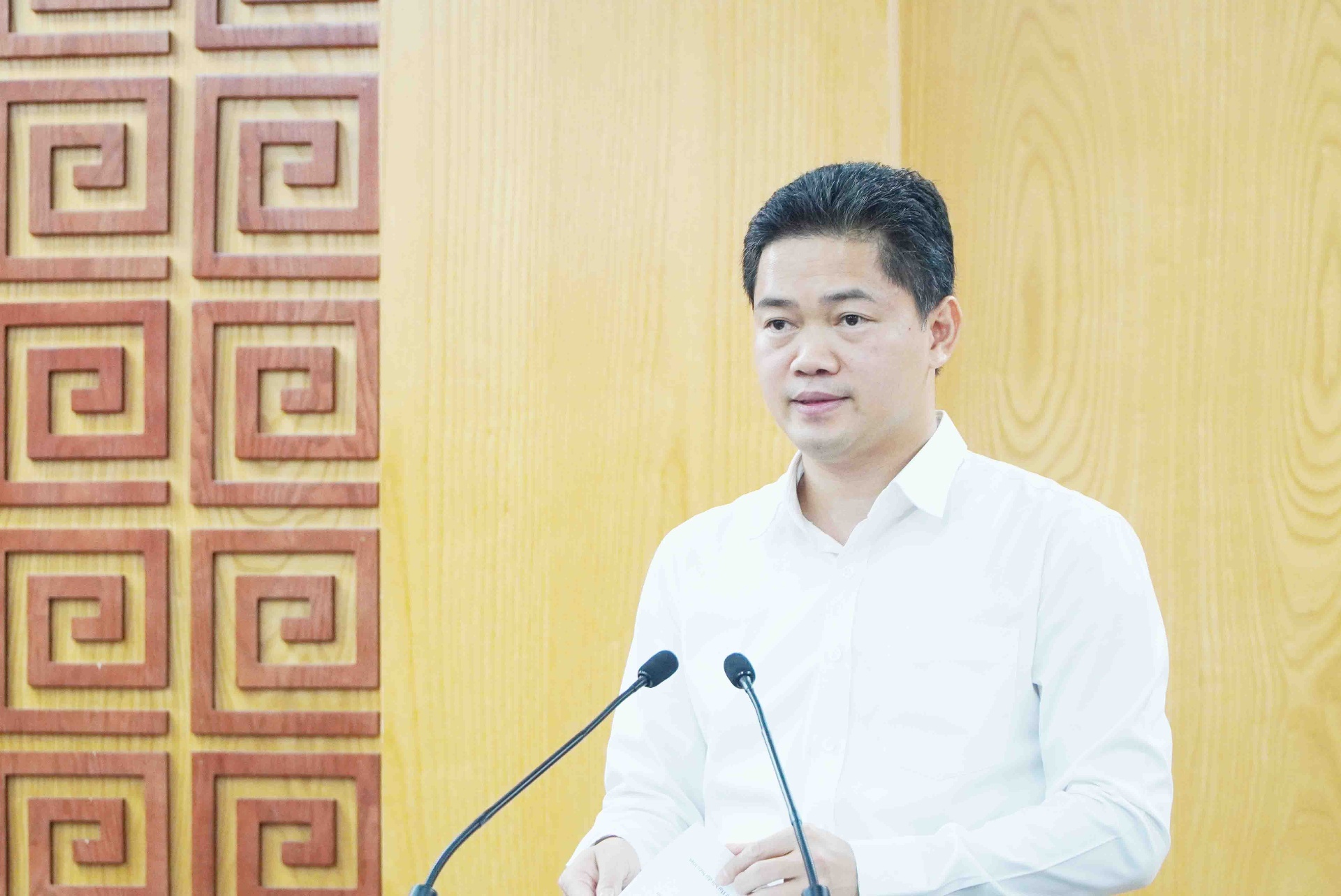 Đồng chí Vũ Mạnh Hà - Vũ Mạnh Hà – Uỷ viên Dự khuyết Ban Chấp hành Trung ương Đảng, Phó Bí thư Thường trực Tỉnh uỷ phát biểu tại hội nghị. 