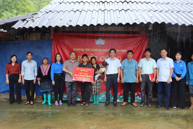 Khởi công xây dựng nhà Đại đoàn kết cho hộ nghèo