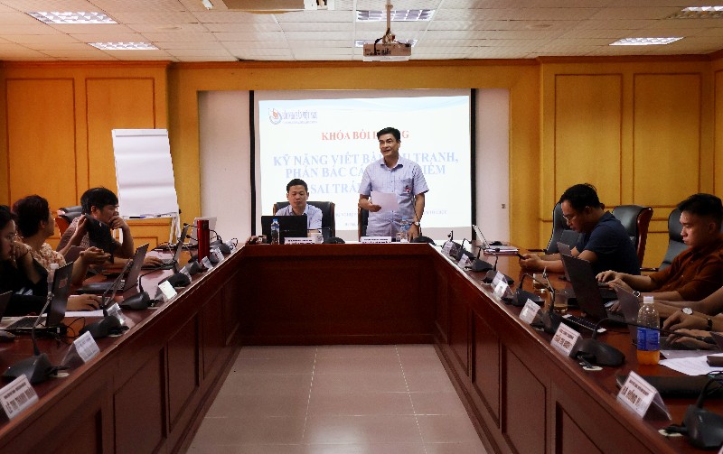 Bồi dưỡng kỹ năng viết bài đấu tranh, phản bác các quan điểm sai trái, thù địch