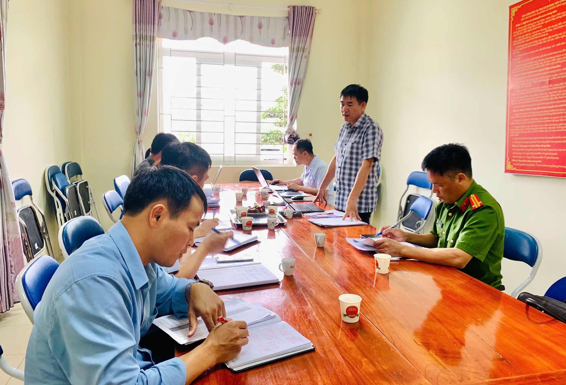 Quang cảnh buổi làm việc.