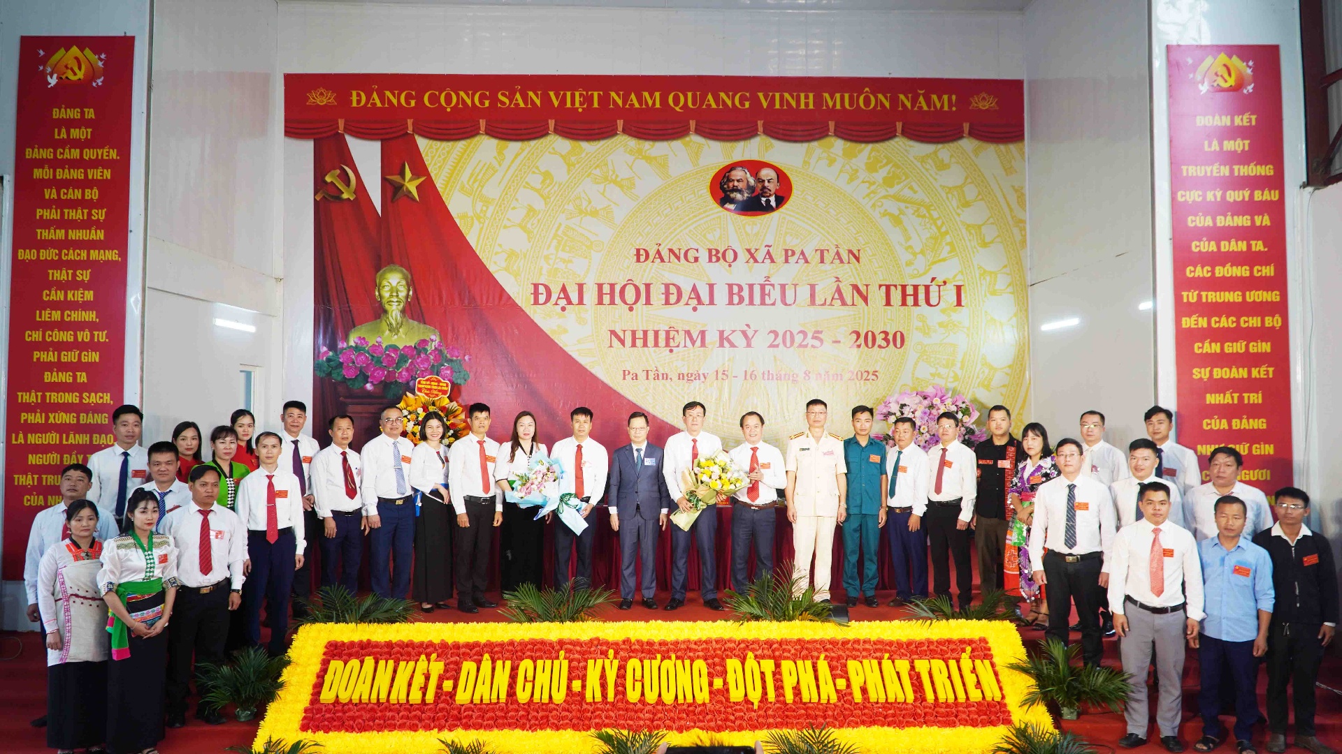 Ban Chấp hành Đảng bộ khoá I, nhiệm kỳ 2025-2030 ra mắt Đại hội.