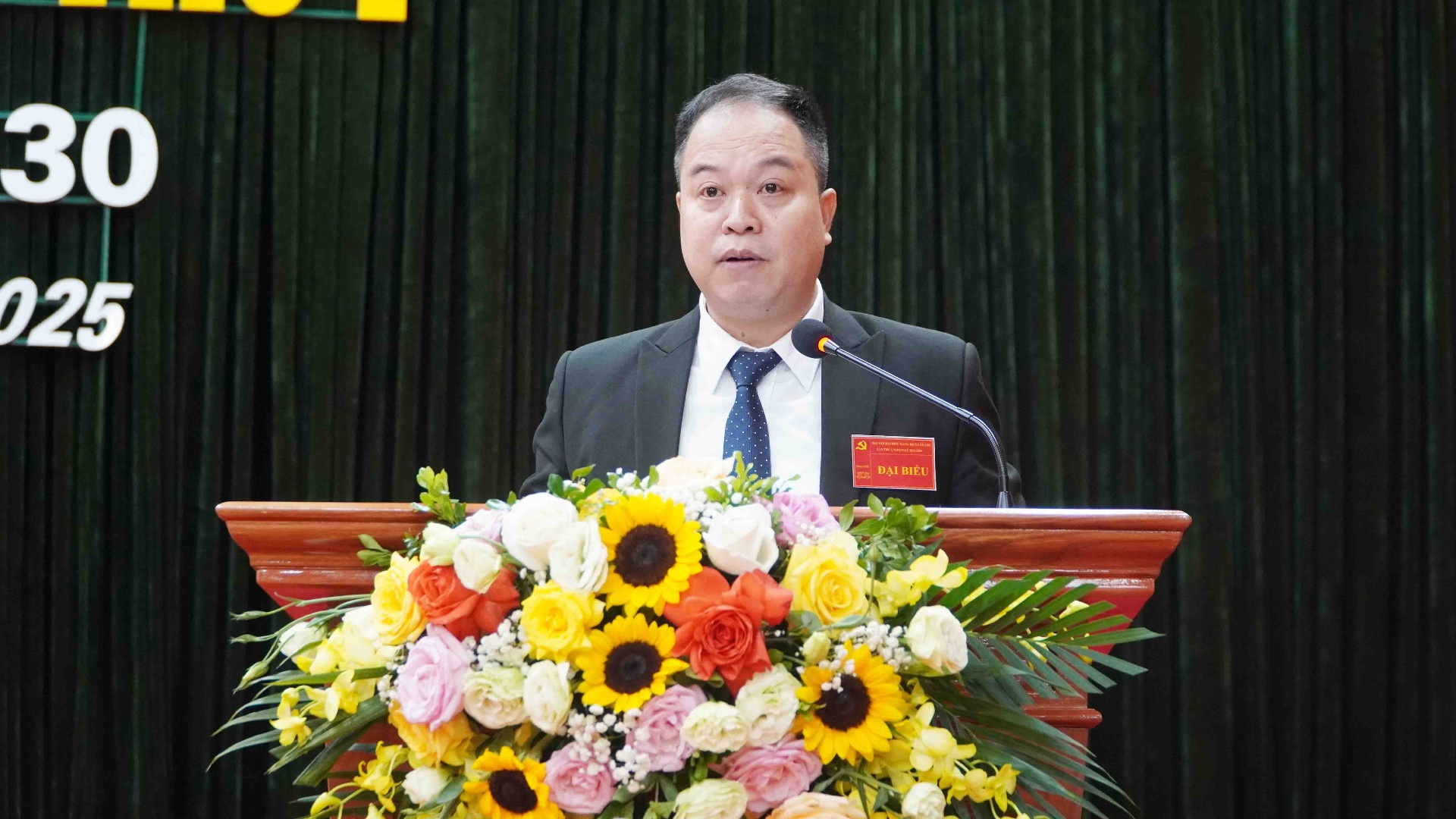 Đại biểu tham luận tại đại hội.
