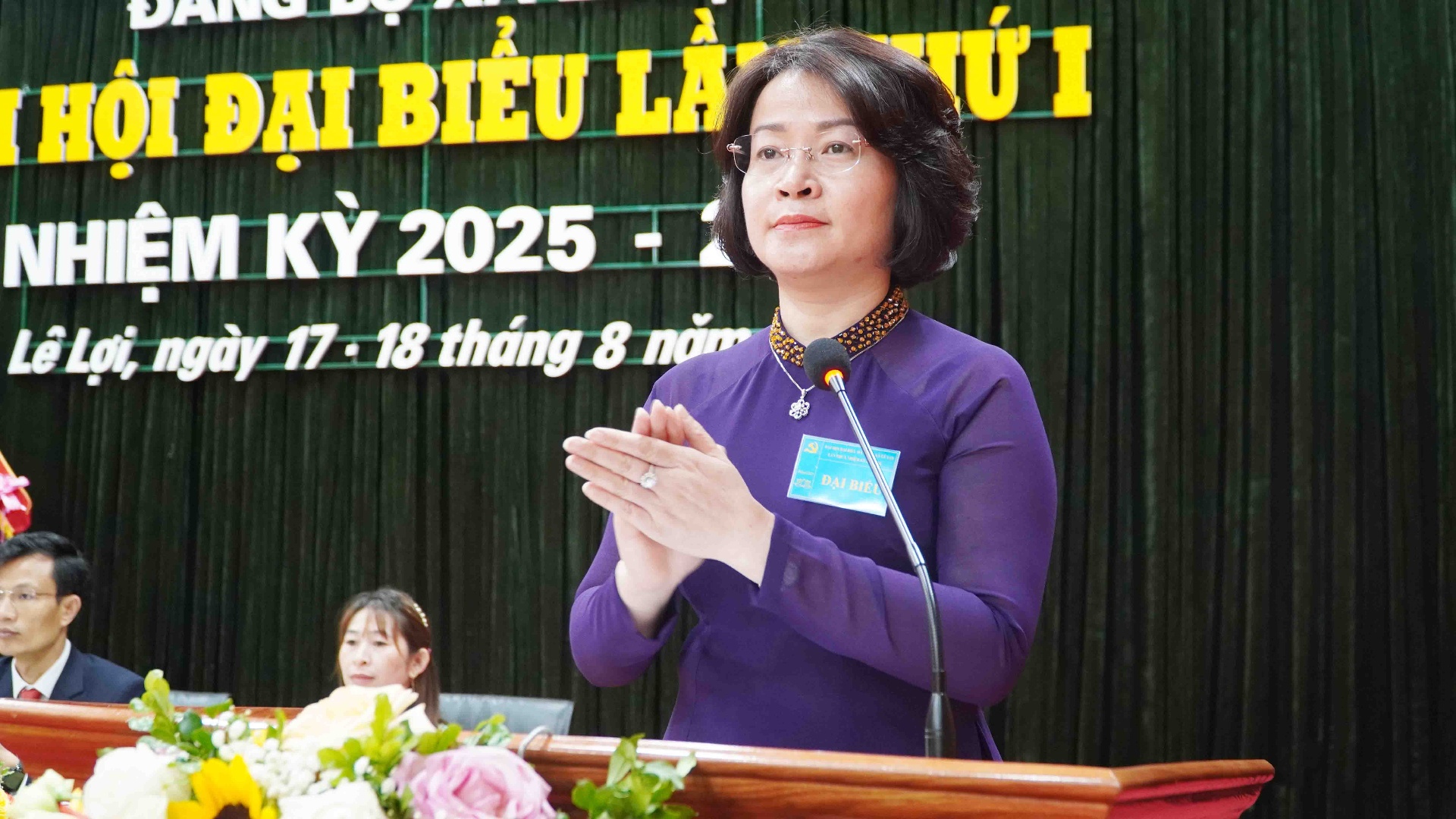 Đồng chí Lê Thị Hường - Uỷ viên Ban Thường vụ, Trưởng Ban Tổ chức tỉnh uỷ phát biểu chỉ đạo tại đại hội.