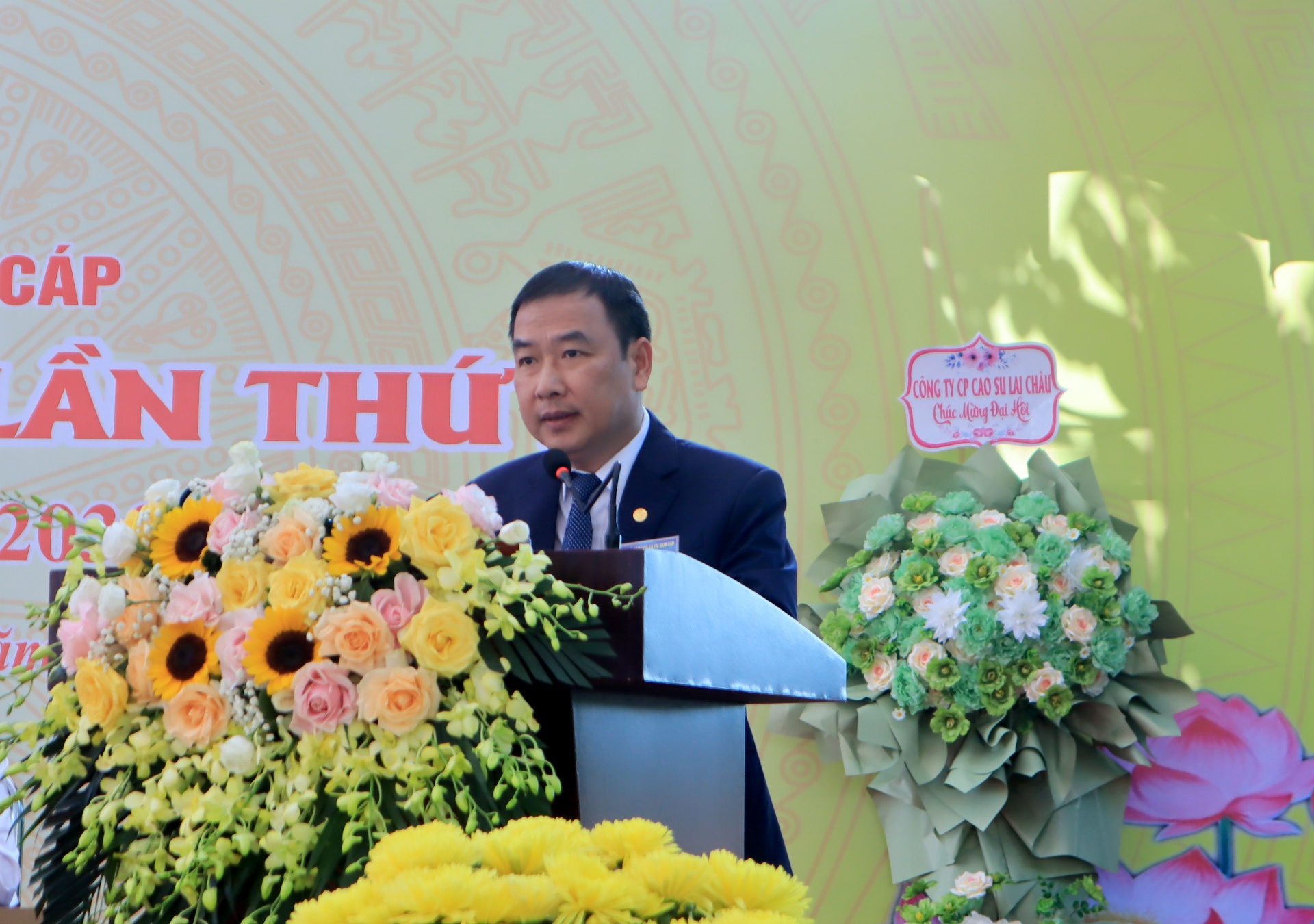 Đồng chí Tống Thanh Bình - Ủy viên Ban Thường vụ Tỉnh ủy, Bí thư, Chủ tịch HĐND phường Đoàn Kết phát biểu chỉ đạo đại hội.