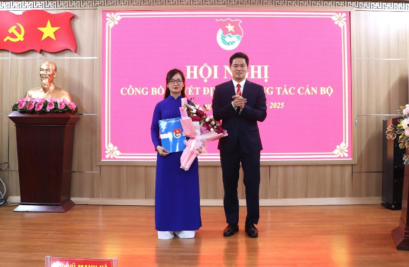 Công bố quyết định về công tác cán bộ