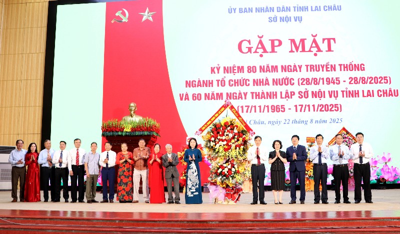 Gặp mặt kỷ niệm 80 năm Ngày Truyền thống ngành Tổ chức nhà nước và 60 năm Ngày thành lập Sở Nội vụ tỉnh Lai Châu