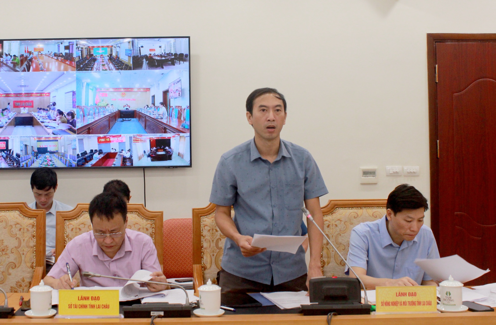 Lãnh đạo Sở Nông nghiệp và Môi trường báo cáo tại hội nghị.